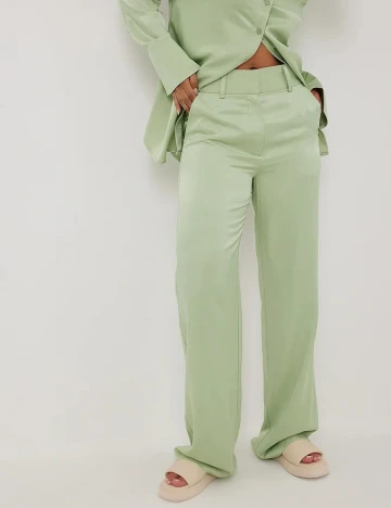 Pantaloni NA-KD, verde