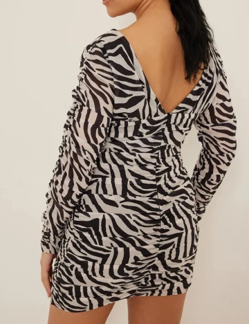 Rochie scurta NA-KD, gri/negru