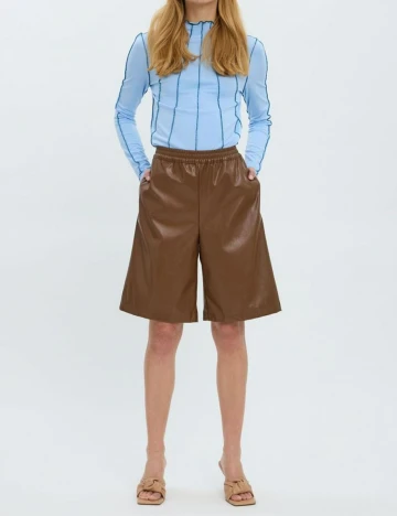 Pantaloni scurti Vero Moda, maro
