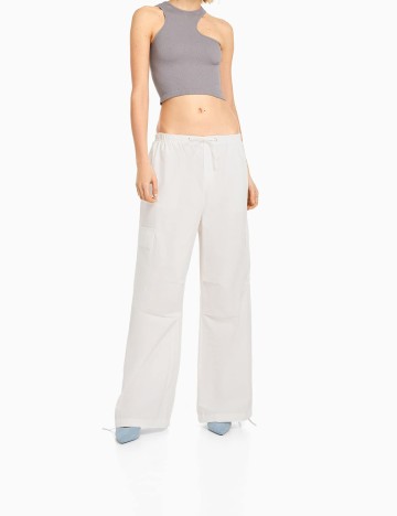 Pantaloni Bershka, alb