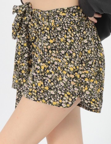 Pantaloni scurti PIECES MATERNITY, floral