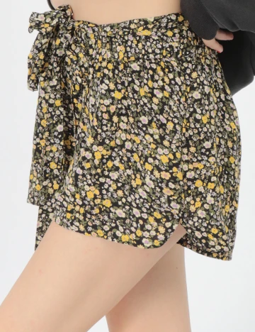Pantaloni scurti PIECES MATERNITY, floral