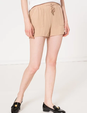 Pantaloni scurti Hailys, crem