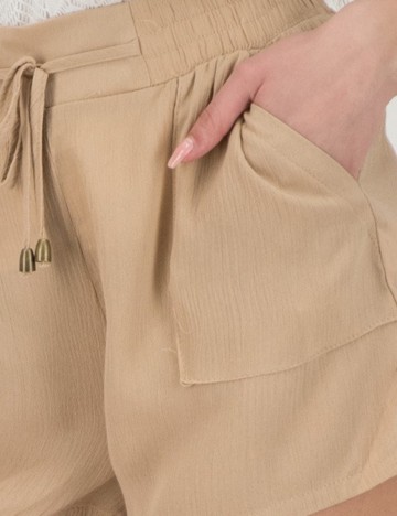 Pantaloni scurti Hailys, crem