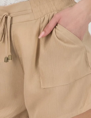 Pantaloni scurti Hailys, crem