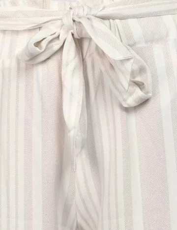 Pantaloni scurti Hailys, ecru