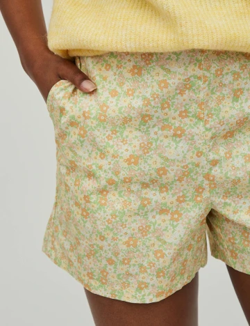 Pantaloni scurti Vila, floral