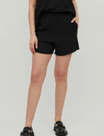 Pantaloni scurti Vila, negru