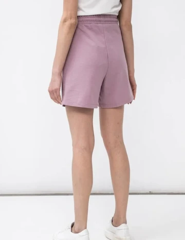 Pantaloni scurti Vero Moda, mov