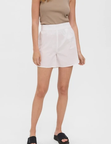 Pantaloni scurti Vero Moda, alb