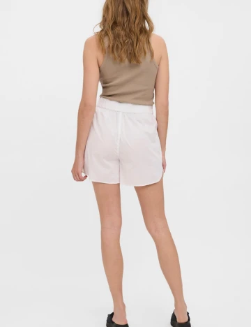 Pantaloni scurti Vero Moda, alb
