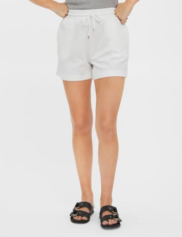 Pantaloni scurti Vero Moda, alb