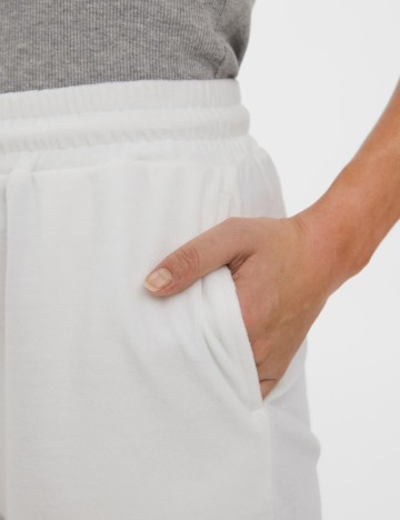 Pantaloni scurti Vero Moda, alb
