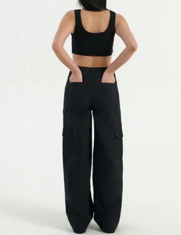 Top House Brand, negru