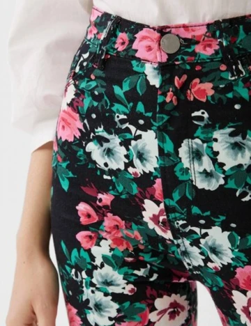 Pantaloni Stradivarius, floral
