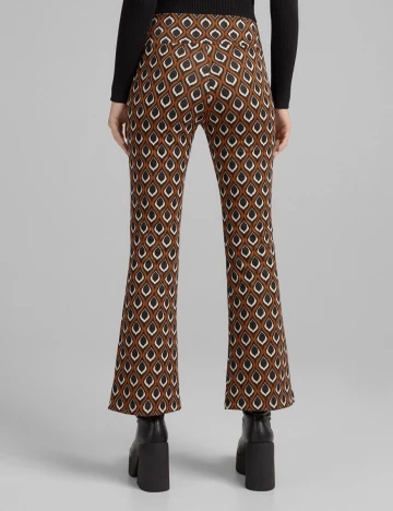 Pantaloni Bershka, maro