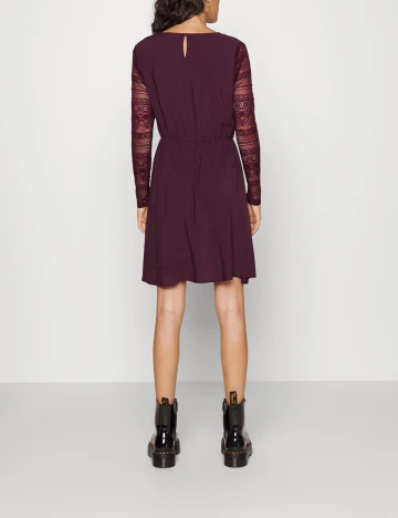 Rochie scurta Vila, visiniu
