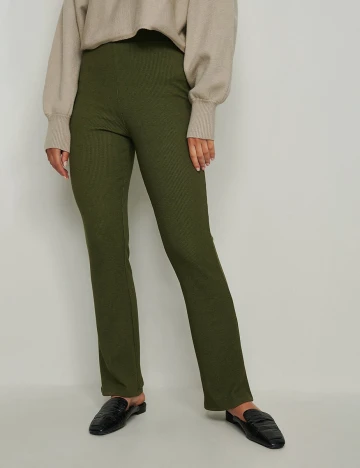 Pantaloni NA-KD, verde