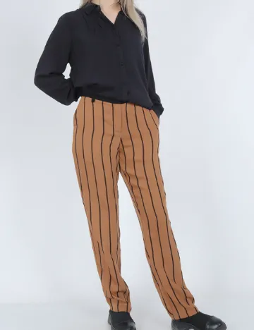 Pantaloni Kaffe, maro