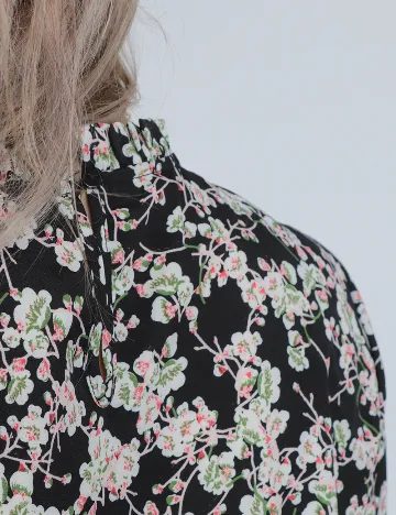 Rochie scurta Vila, negru floral