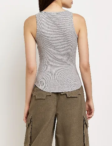 Maiou River Island, gri