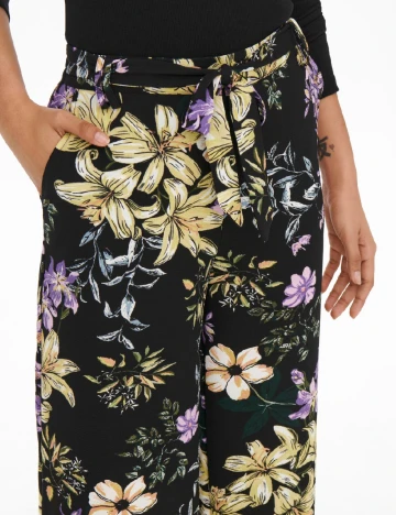 Pantaloni Only, floral print
