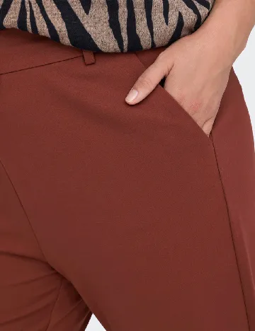Pantaloni Only Carmakoma, maro