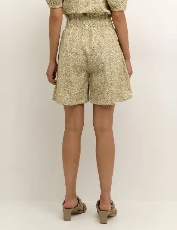 Pantaloni scurti Kaffe, bej