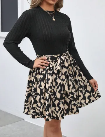 Compleu SHEIN CURVE, negru/crem Negru