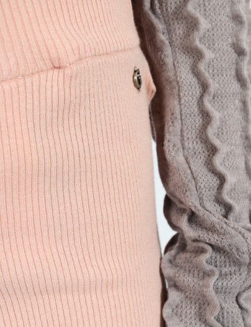 Pantaloni Guess, roz