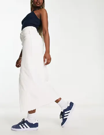 Fusta Stradivarius, alb