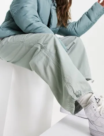 Pantaloni Stradivarius, verde
