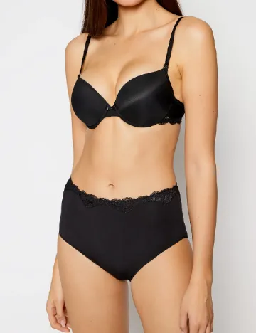 Chilot Triumph, negru