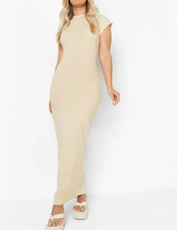 Rochie lunga Boohoo Plus Size, crem