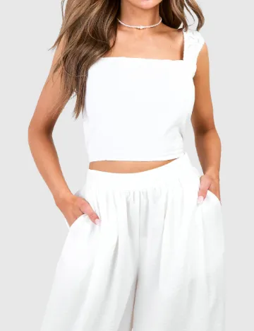 Top Boohoo, alb