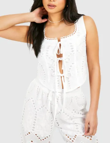 Top Boohoo, alb