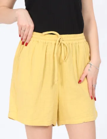 Pantaloni scurti Only, galben