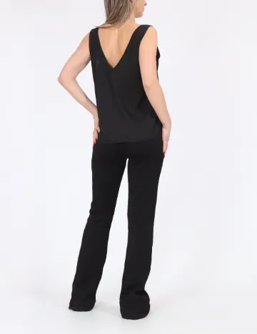 Maiou Jacqueline de Yong, negru