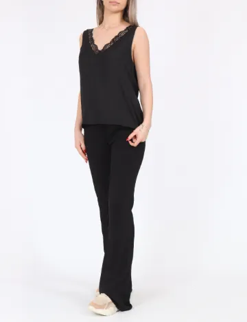 Maiou Jacqueline de Yong, negru