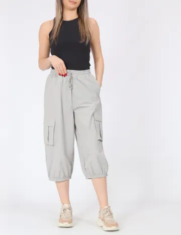 Pantaloni trei sferturi Vero Moda, gri