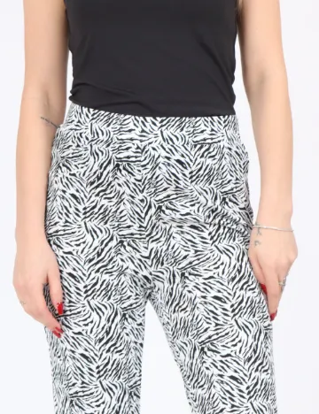 Pantaloni Noisy May, alb/negru