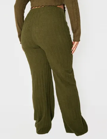 Pantaloni PRETTYLITTLETHING Plus Size, verde