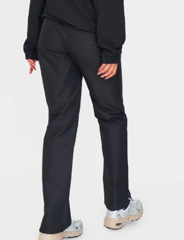 Pantaloni PRETTYLITTLETHING, negru