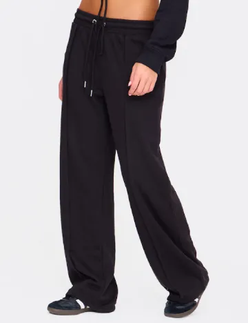 Pantaloni PRETTYLITTLETHING, negru