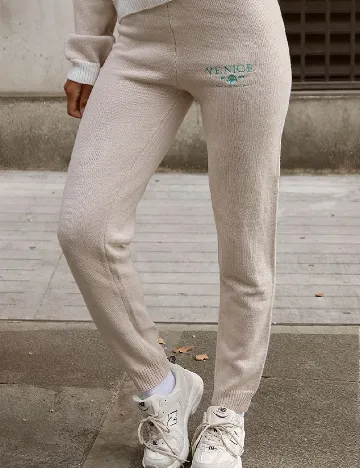 Pantaloni PRETTYLITTLETHING, bej