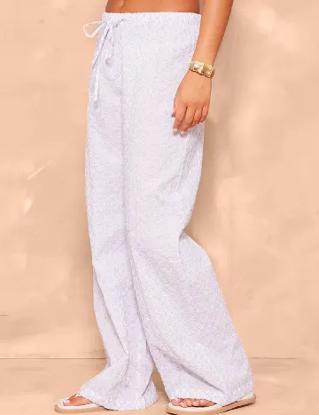 Pantaloni PRETTYLITTLETHING, lila