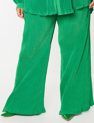 Pantaloni PRETTYLITTLETHING Plus Size, verde