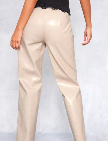 Pantaloni PRETTYLITTLETHING, crem