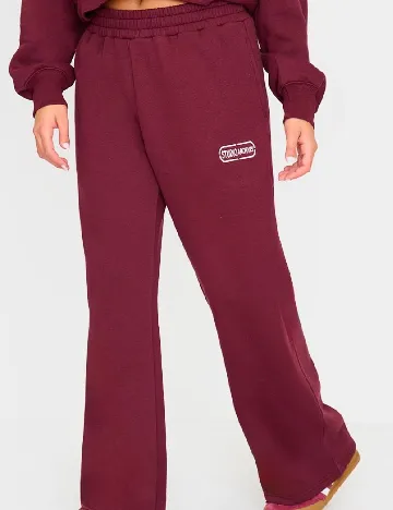 Pantaloni PRETTYLITTLETHING, visiniu