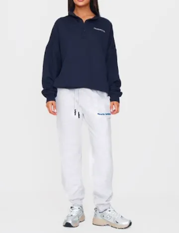 Pantaloni PRETTYLITTLETHING, gri deschis